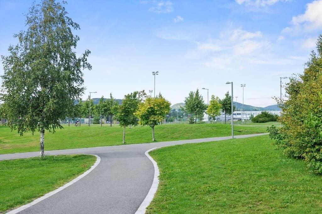 Scandpoint Apartment Fornebu Near Sea Front With Outdoor Walk! Stabekk Exterior foto